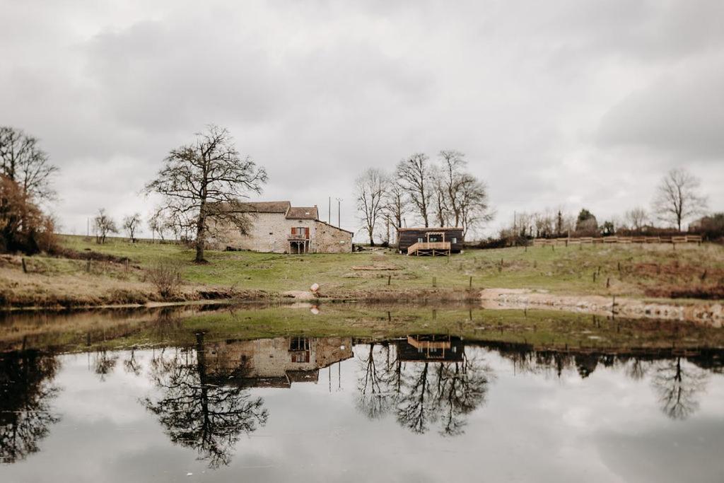 La Ferme Du Pont De Maumy, Cabane Au Bord De L'Etang Et Bain Nordique Busserolles Eksteriør billede