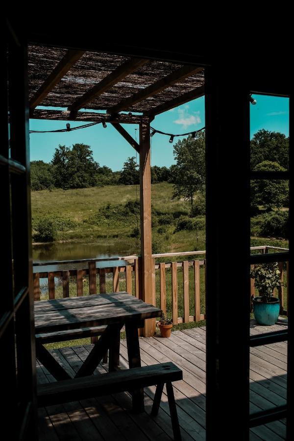 La Ferme Du Pont De Maumy, Cabane Au Bord De L'Etang Et Bain Nordique Busserolles Eksteriør billede