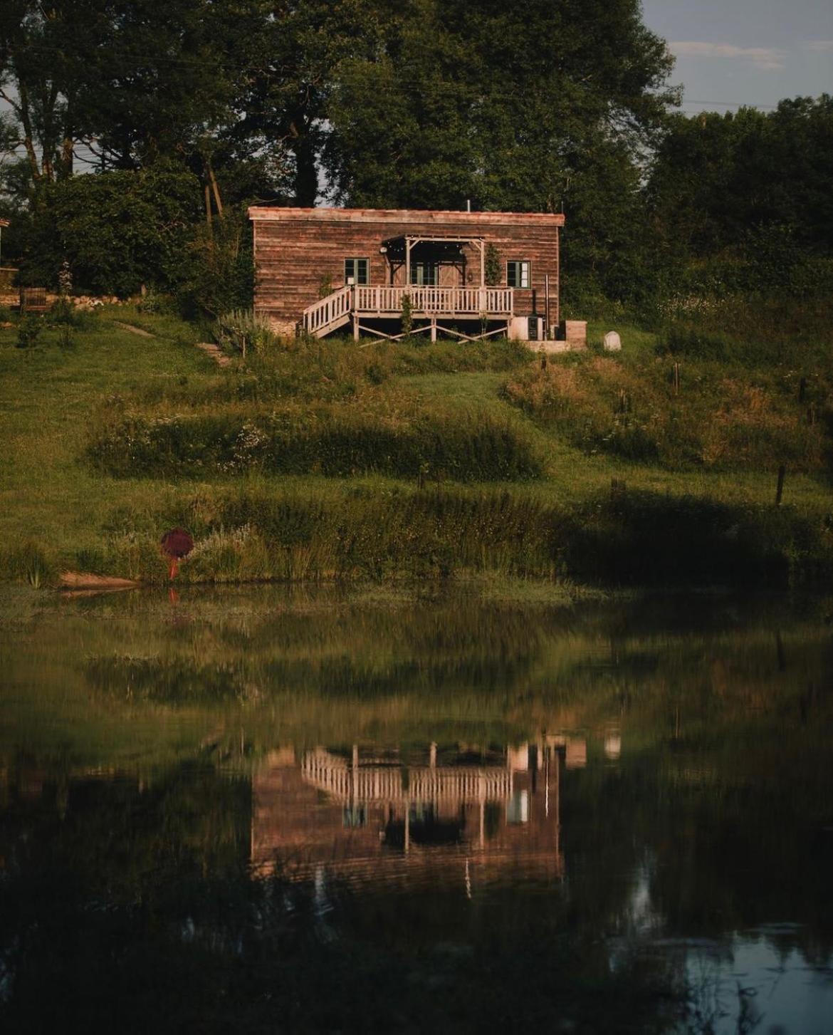 La Ferme Du Pont De Maumy, Cabane Au Bord De L'Etang Et Bain Nordique Busserolles Eksteriør billede