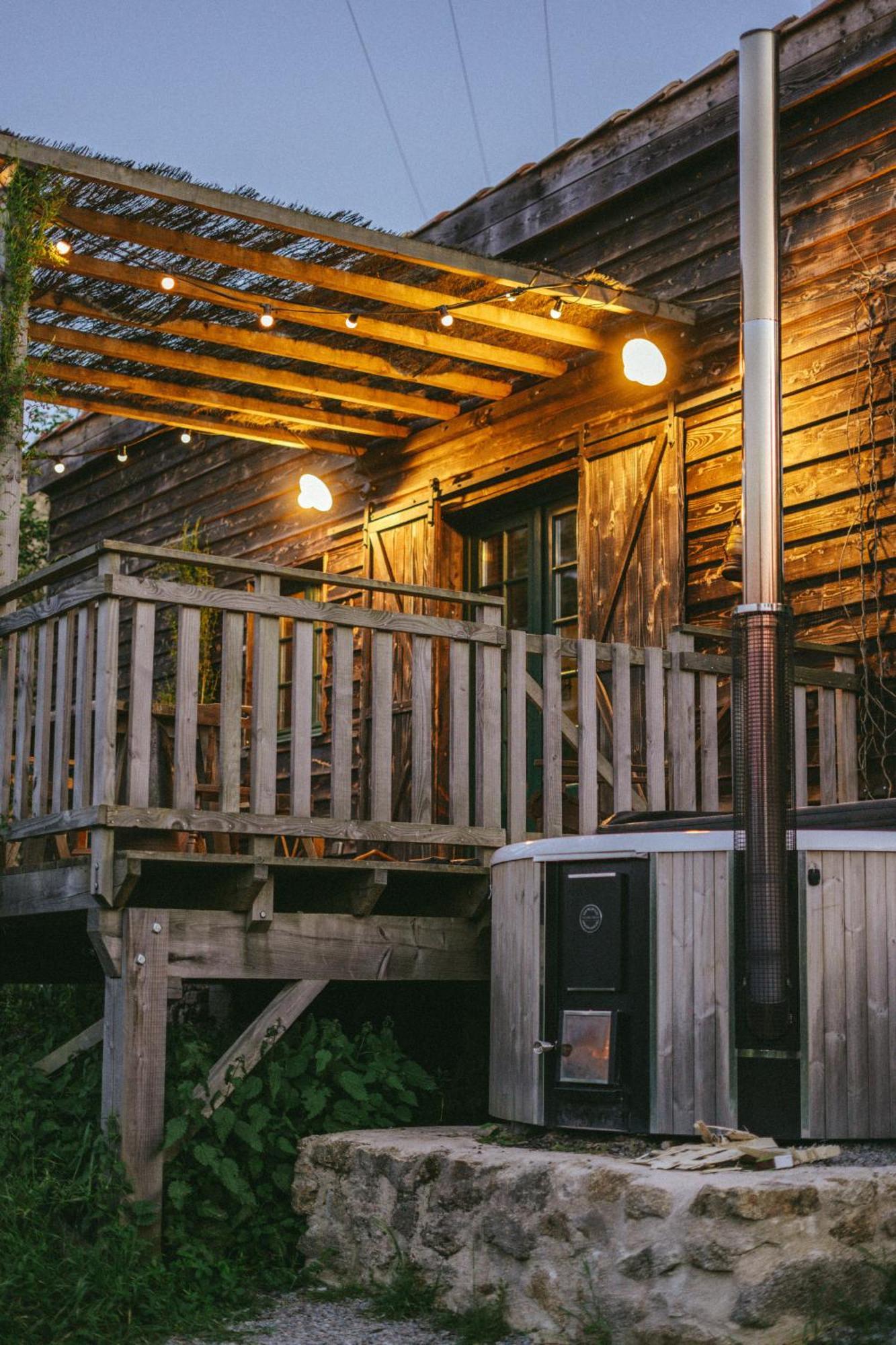La Ferme Du Pont De Maumy, Cabane Au Bord De L'Etang Et Bain Nordique Busserolles Eksteriør billede