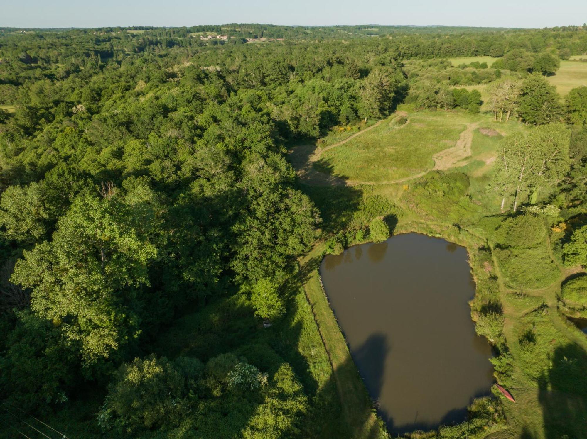 La Ferme Du Pont De Maumy, Cabane Au Bord De L'Etang Et Bain Nordique Busserolles Eksteriør billede